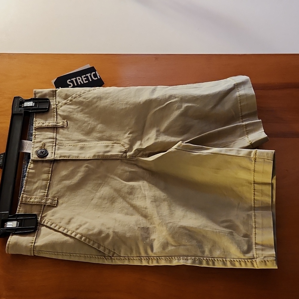 Oshkosh boys khaki shorts size 6